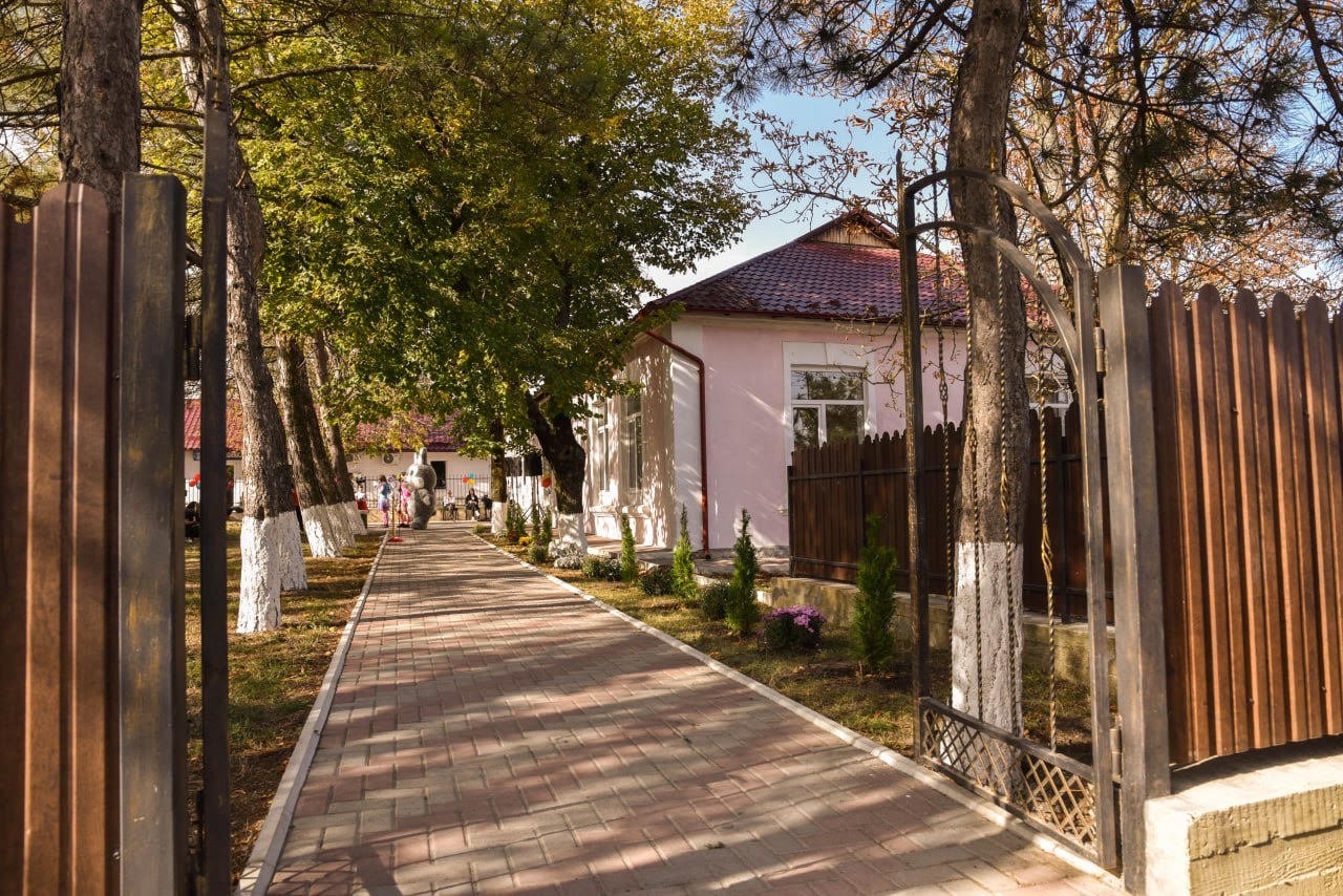 FOTO // Bucurie mare în satul Pohorniceni, raionul Orhei. Casa de Cultură a fost complet renovată de echipa lui Șor