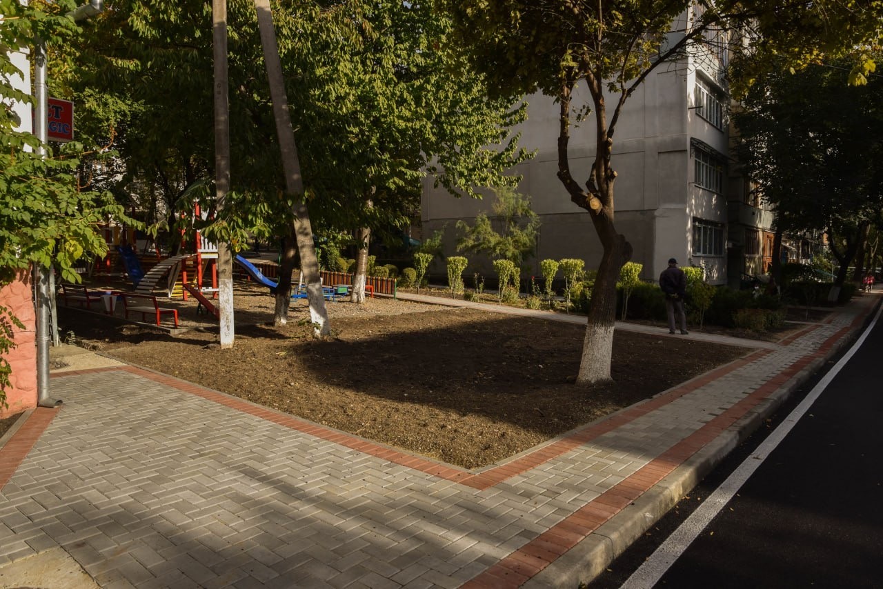 FOTO // Vor să facă concurență capitalei. Reacția locuitorilor după finalizarea lucrărilor de modernizare de pe strada Iona Iakir din Orhei