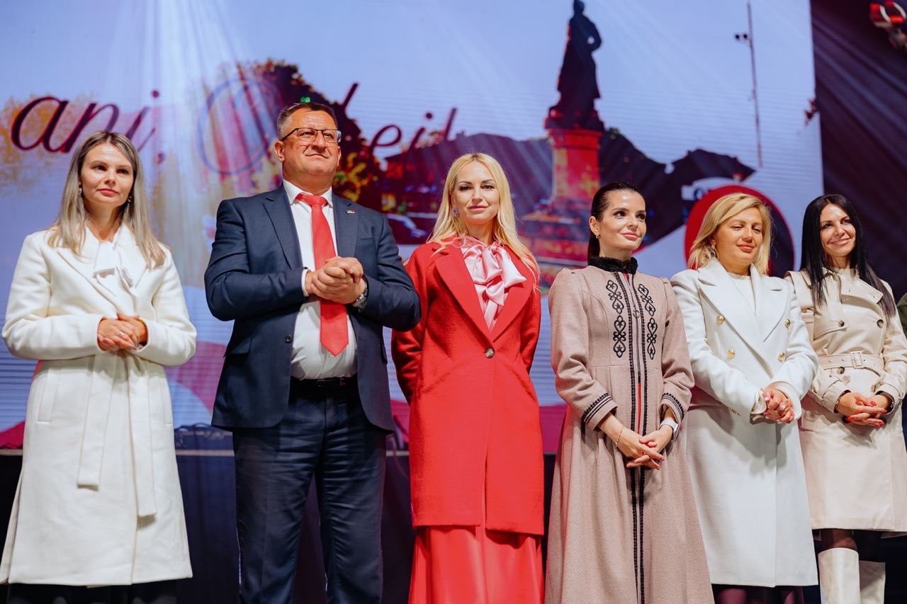 FOTO // Sărbătoare cu fast la Orhei: „Aproximativ 20 de mii de oameni au sărbătorit Hramul localității dar și victoria obținută la alegerile locale”