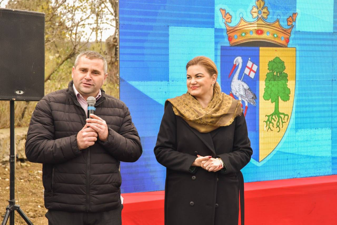 FOTO// Proiect major de infrastructură, realizat la Biești. Primarul comunei, Grigorii Sfecla: “Drumul era catastrofal”