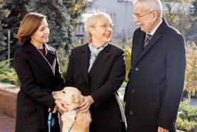 Câinele Maiei Sandu l-a mușcat pe președintele Austriei