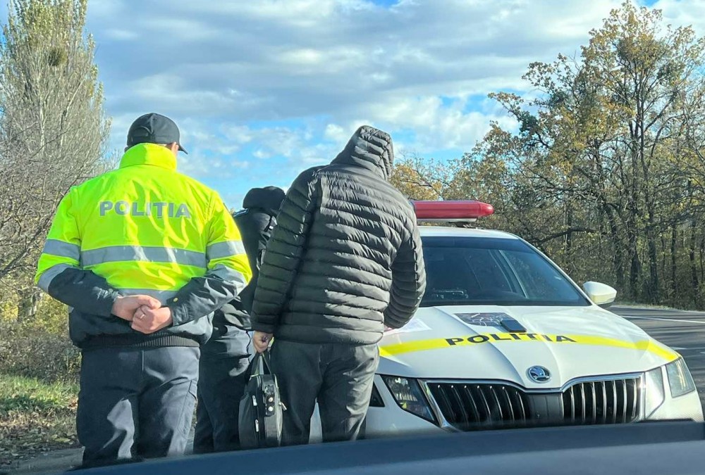 Au depistat un șofer beat și au solicitat 1500 de Euro. Doi polițiști de patrulare au ajuns pe mâna CNA
