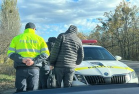 Au depistat un șofer beat și au solicitat 1500 de Euro. Doi polițiști de patrulare au ajuns pe mâna CNA