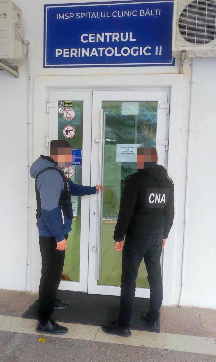Medicul-șef al Centrului Perinatologic Bălți, reținut de CNA, după ce ar fi cerut bani pentru asistarea unei nașteri