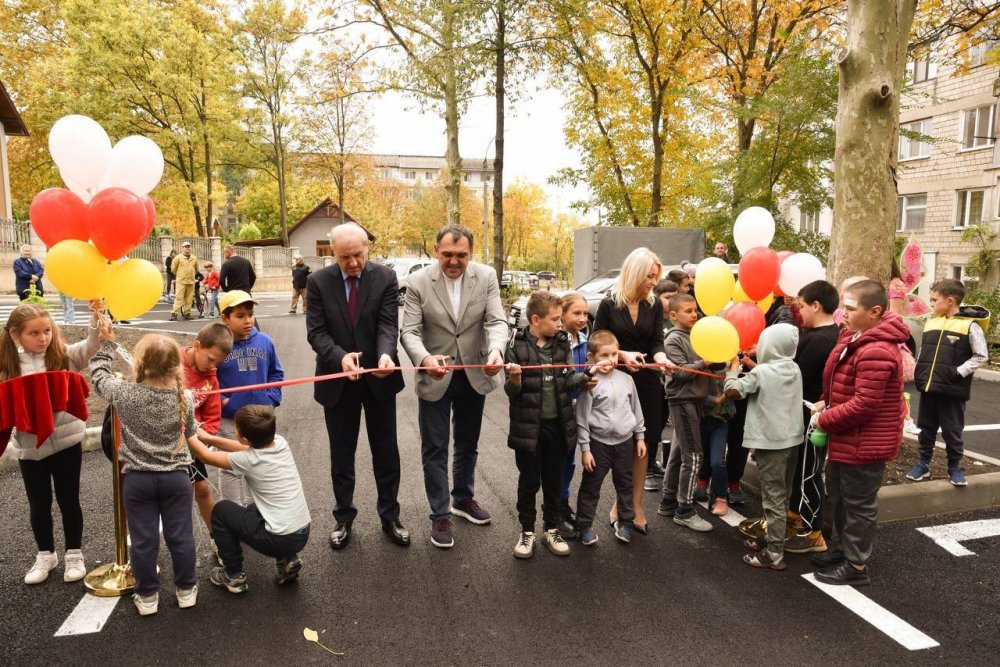 O nouă curte din Orhei, reparată capital. Șor: „Nu mă opresc până nu fac tot ce am promis”