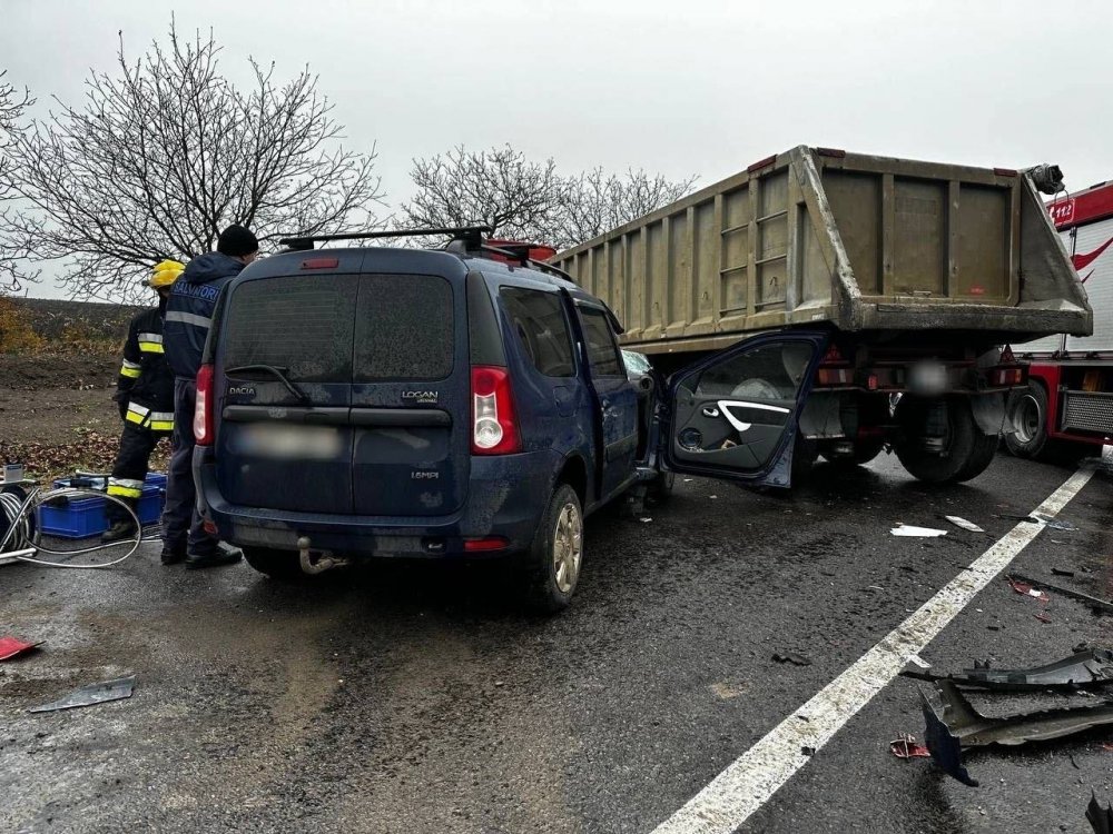 FOTO // Accident TERIBIL la Soroca. Două persoane au murit