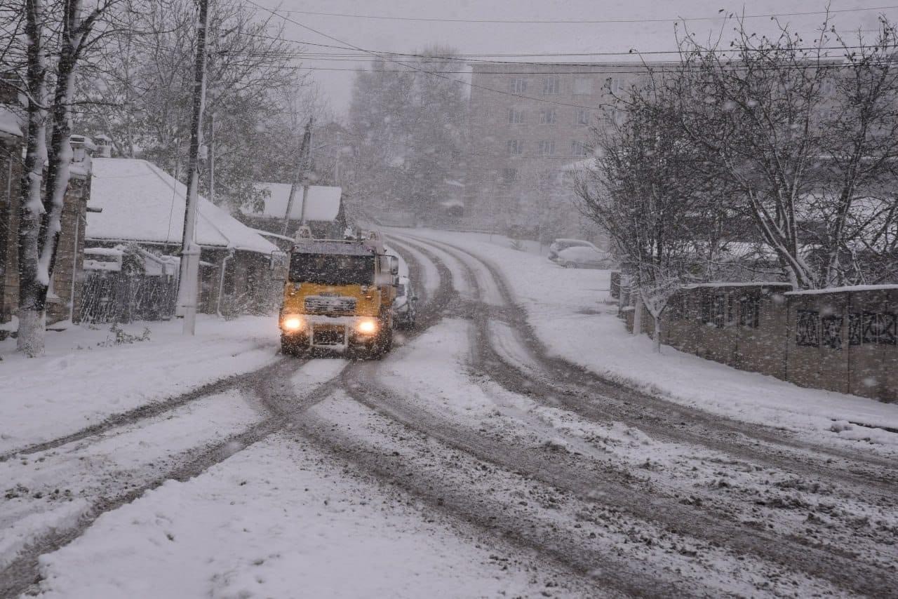 FOTO // În timp ce jumătate de țară este paralizată, la Orhei se circulă în regim normal. Autoritățile acționează la capacitate maximă
