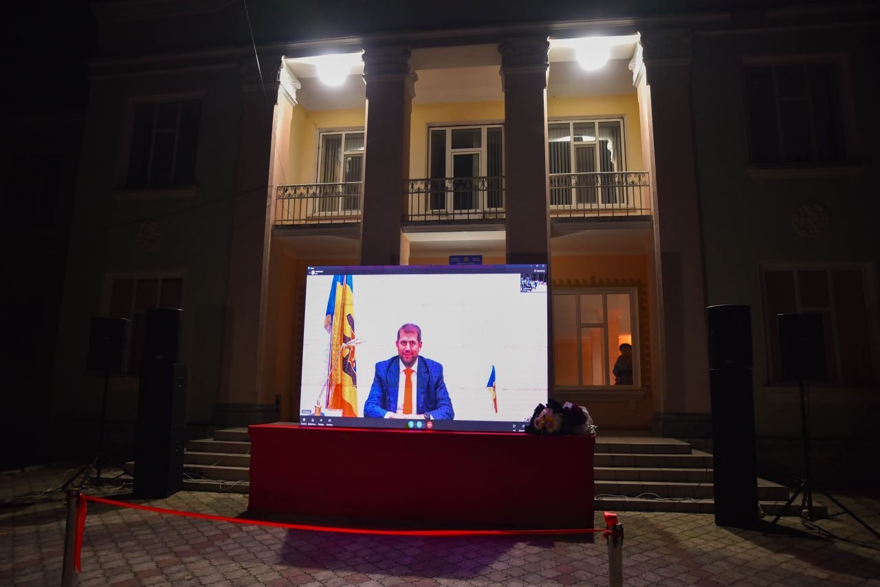 Iluminat stradal modern instalat în satul Coteala din raionul Briceni. Proiect realizat cu suportul echipei lui Șor