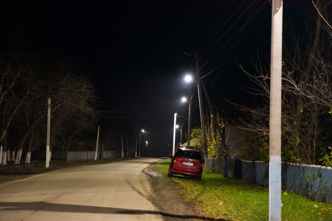 Iluminat stradal modern instalat în satul Coteala din raionul Briceni. Proiect realizat cu suportul echipei lui Șor