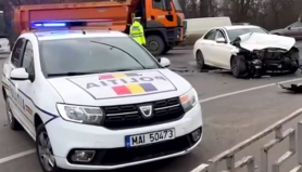 Doi moldoveni n-au împărțit un drum de la Iași. Un Mercedes și un Lexus, grav avariate