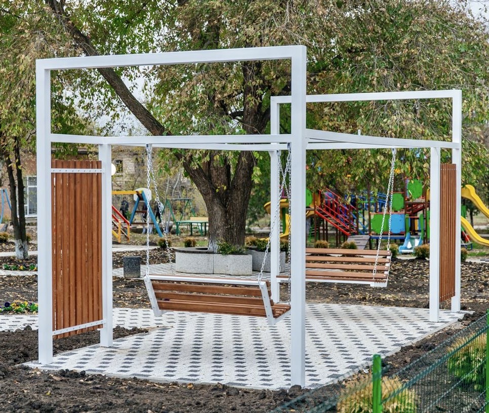 FOTO // Un parc frumos cu havuz în Ferapontievca din Găgăuzia. Proiect realizat de echipa Evgheniei Guțul, cu sprijinul lui Șor