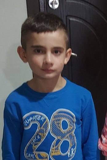 BREAKING NEWS // Un copil de 10 ani a dispărut. Părinții și poliția solicită ajutorul societății
