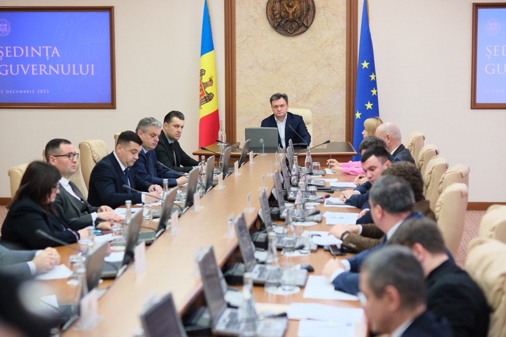 Tinerii bibliotecari, muzeografi sau artiști de la sate vor beneficia de o indemnizație unică