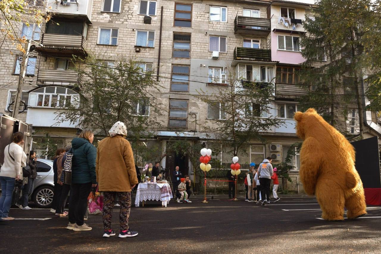 FOTO // Încă o zonă din municipiul Orhei a fost reabilitată cu succes de Primărie: O simplă renovare poate schimba atât de mult atmosfera