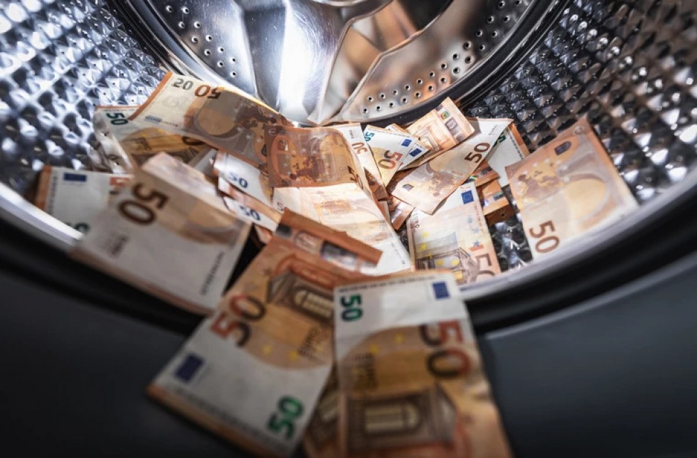 Un cuplu din capitală, cercetat pentru deghizarea provenienței a 13 milioane de lei