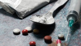 Doi traficanți de droguri rămân fără de apartament. Autoritățile moldovenești l-au scos la vânzare pentru a-și recupera prejudiciul