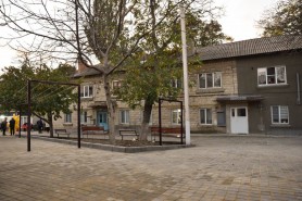 FOTO // Încă o curte de bloc din Orhei a fost dată în exploatare după ample lucrări de reparație
