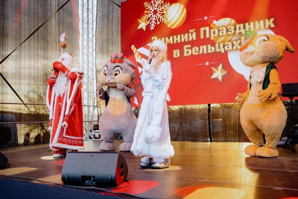 FOTO // Seară de neuitat pentru locuitorii și oaspeții din Bălți: Concert grandios prin care s-a dat startul sărbătorilor de iarnă