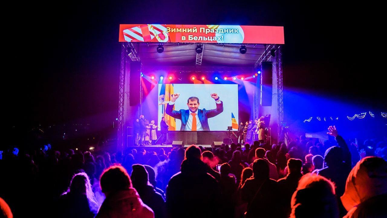 FOTO // Seară de neuitat pentru locuitorii și oaspeții din Bălți: Concert grandios prin care s-a dat startul sărbătorilor de iarnă