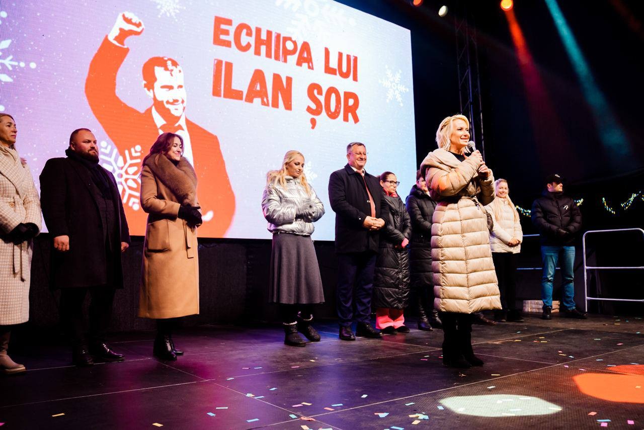 FOTO // Seară de neuitat pentru locuitorii și oaspeții din Bălți: Concert grandios prin care s-a dat startul sărbătorilor de iarnă