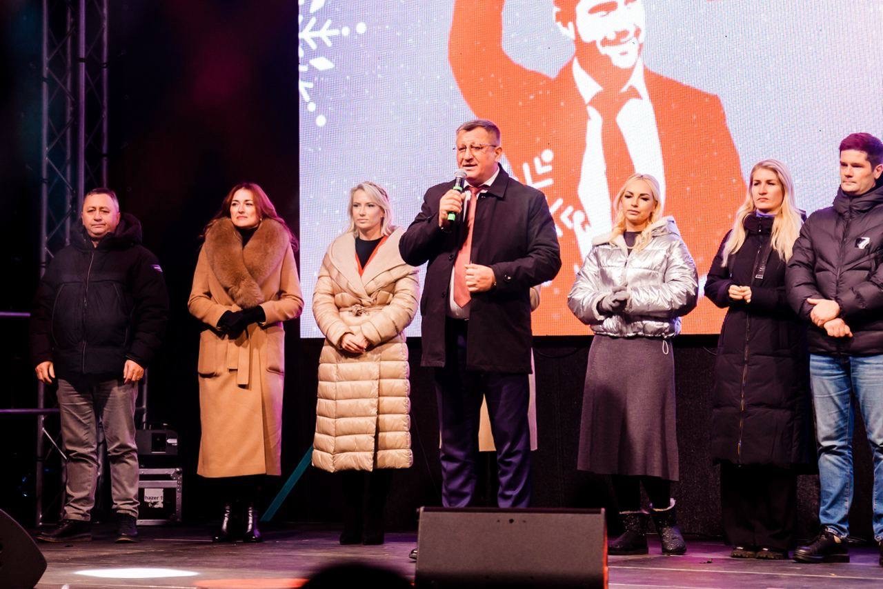 FOTO // Seară de neuitat pentru locuitorii și oaspeții din Bălți: Concert grandios prin care s-a dat startul sărbătorilor de iarnă