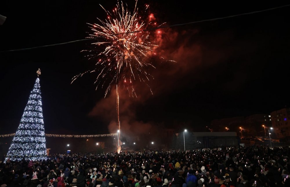 FOTO // Locuitorii Taracliei au avut parte de un Revelion pe care nu îl voi uita. Ilan Șor a adus mai mulți artiști celebri