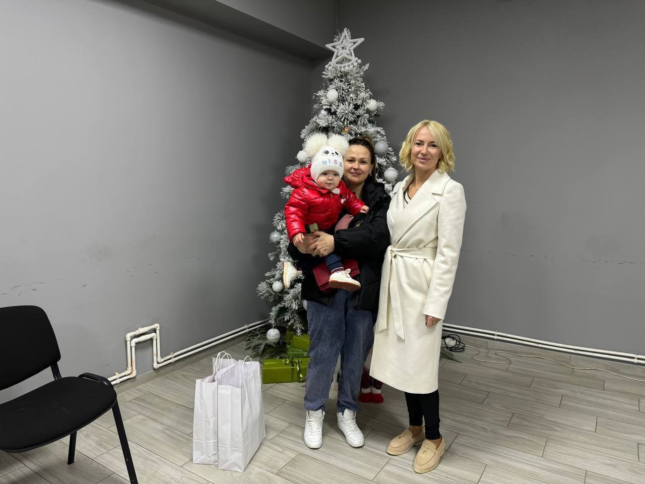 FOTO // Mai mulți bălțeni au primit ajutor în ajunul sărbătorilor de iarnă. Persoanele aflate în dificultate au avut un Revelion mai fericit