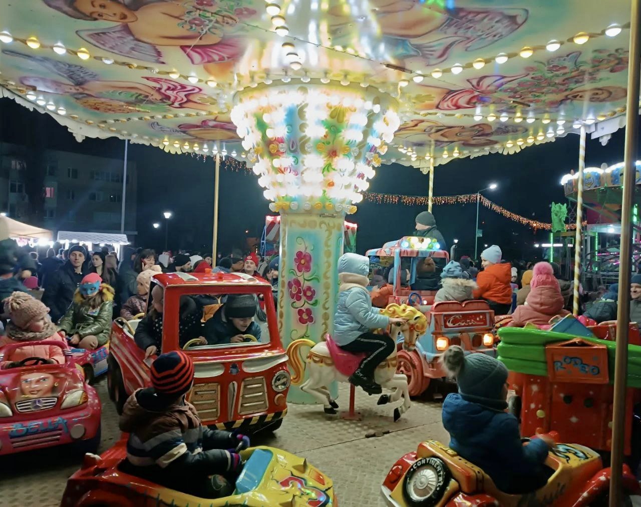 FOTO // Carusele, trambulină și tobogane. În sudul țării funcționează două parcuri de distracție absolut gratuite