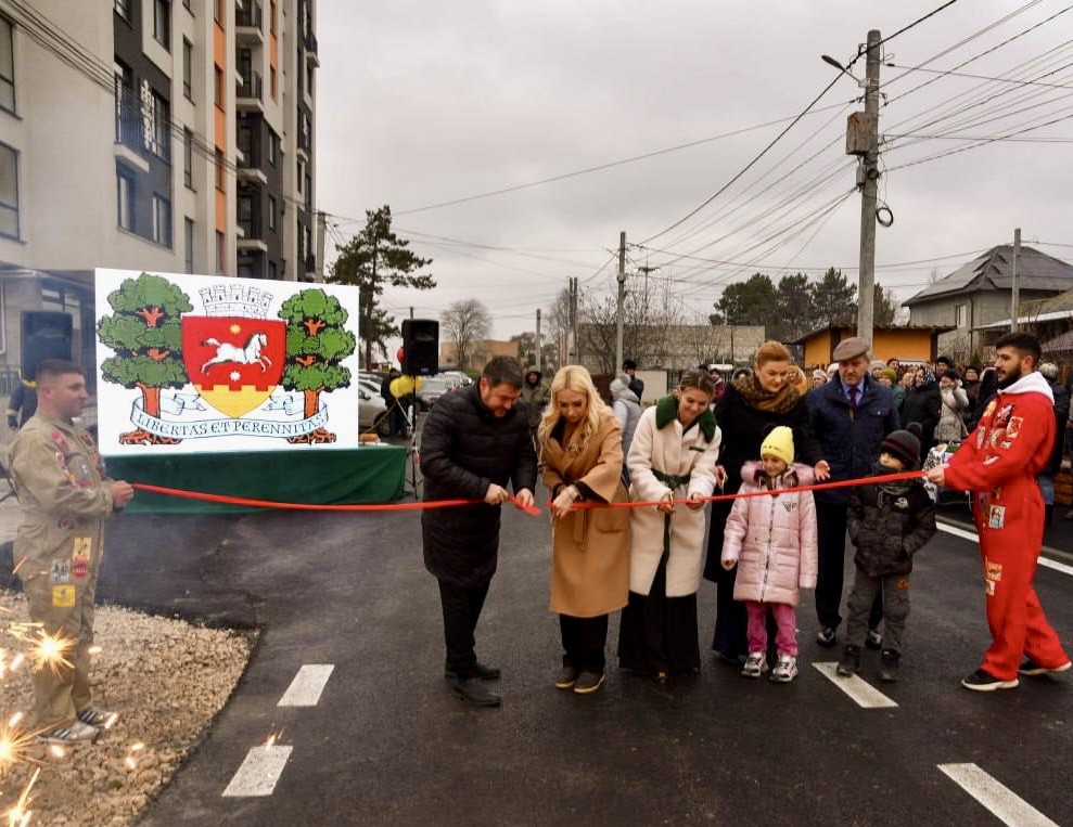 FOTO // Vești bune pentru 64 de familii din Orhei. Strada Salciilor a fost reparată capital