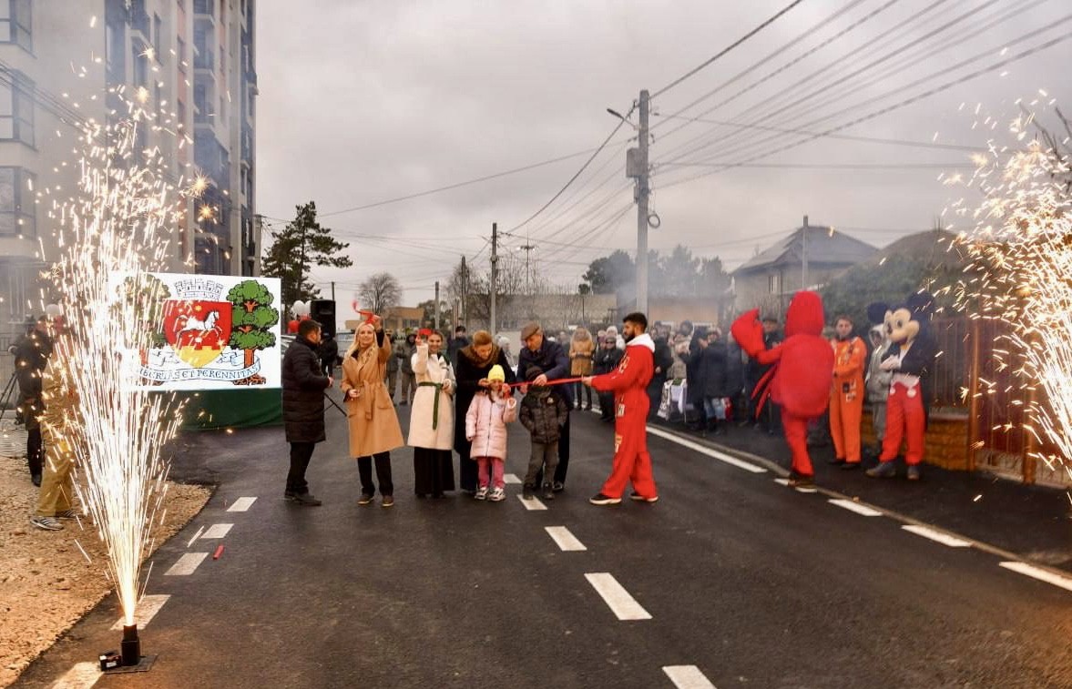 FOTO // Vești bune pentru 64 de familii din Orhei. Strada Salciilor a fost reparată capital
