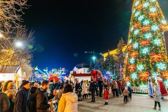 FOTO // Carusele, trambulină și tobogane. În sudul țării funcționează două parcuri de distracție absolut gratuite