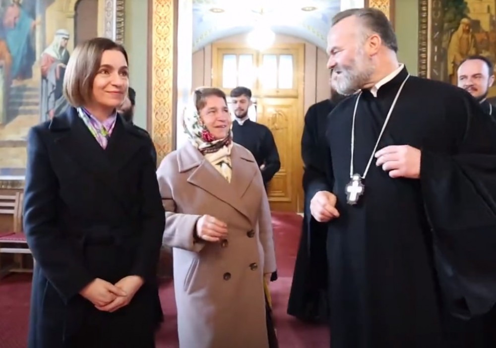 Maia Sandu, împreună cu mama sa, în ajunul Crăciunului: Să fim alături de cei dragi și să avem grijă unii de alții