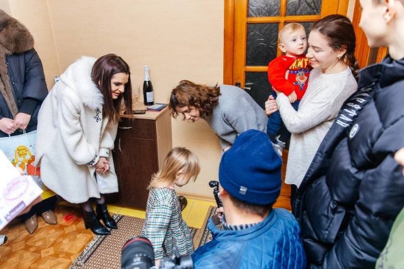 FOTO // Moș Crăciun a ajuns la copiii din Găgăuzia. Cei care au scris scrisori, au primit cadouri de la Șor și Guțul