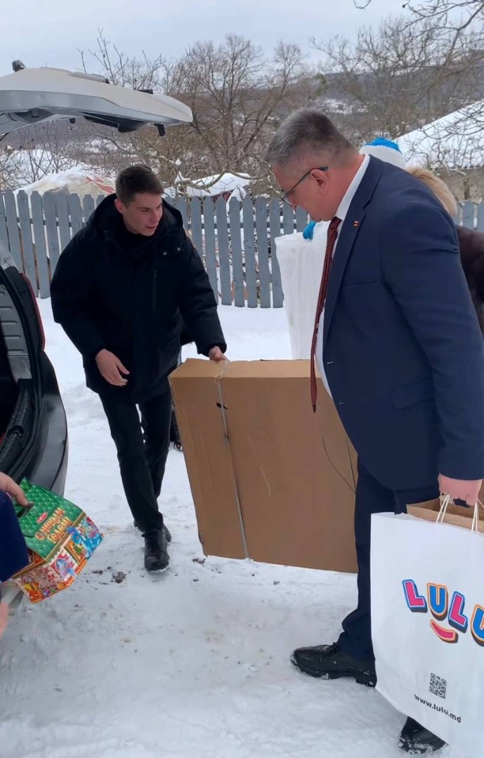FOTO // „Dacă poți face magie, de ce să eviți?” Șor și echipa sa au ajutat familia unui bebeluș născut în drum spre spital