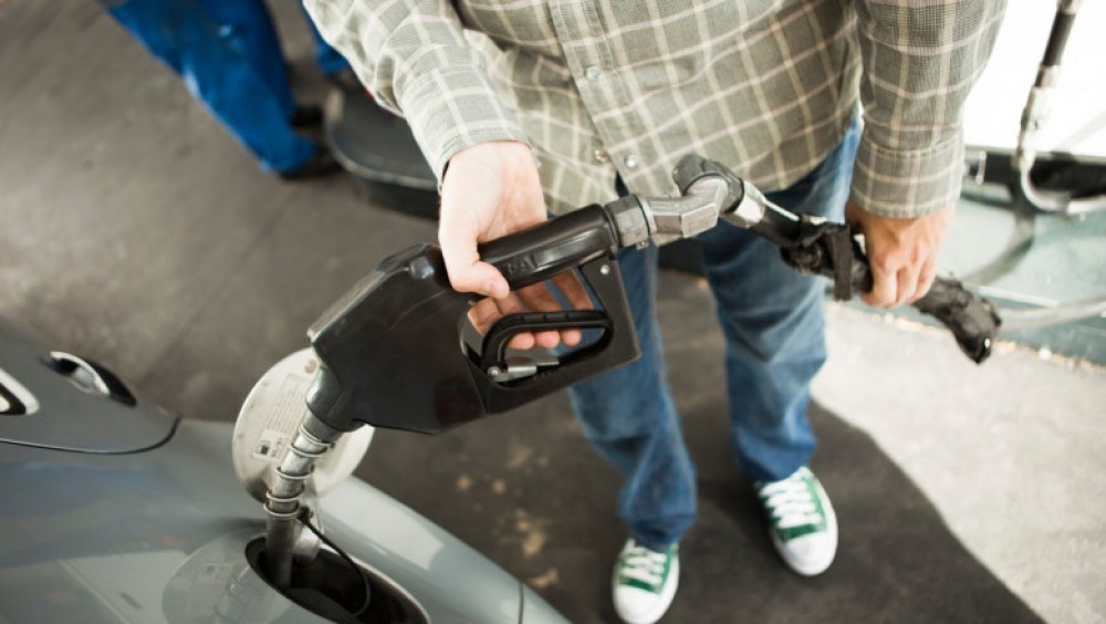 Carburanții se scumpesc din nou. Cât benzina și motorina în weekend
