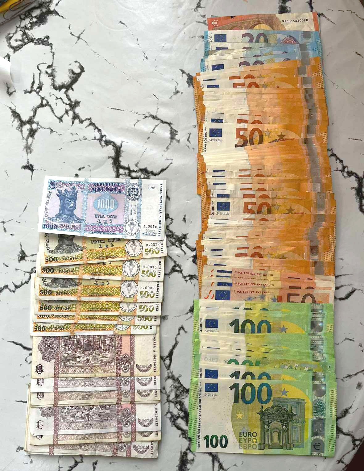 FOTO // Operațiune de amploare în nordul țării. Șase polițiști au fost reținuți, iar peste 100 000 de euro, confiscați