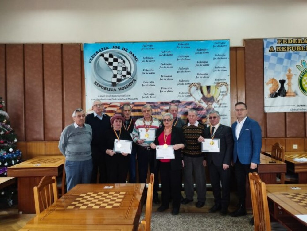 Ada Odajiu, câștigă Campionatul Republicii Moldova la jocul de dame clasic. Valeriu Lăcustă și Stepan Caraseni domină la categoriile de bărbați