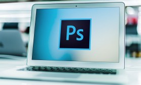SCANDALOS // O televiziune a mărit sânii unei deputate prin photoshop. Cum arată în realitate