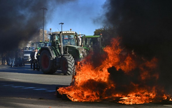 Proteste masive la Bruxelles. Fermierii au provocat haos în faţa sediului Parlamentului European. Capitala, blocată de aproape 1.000 de tractoare