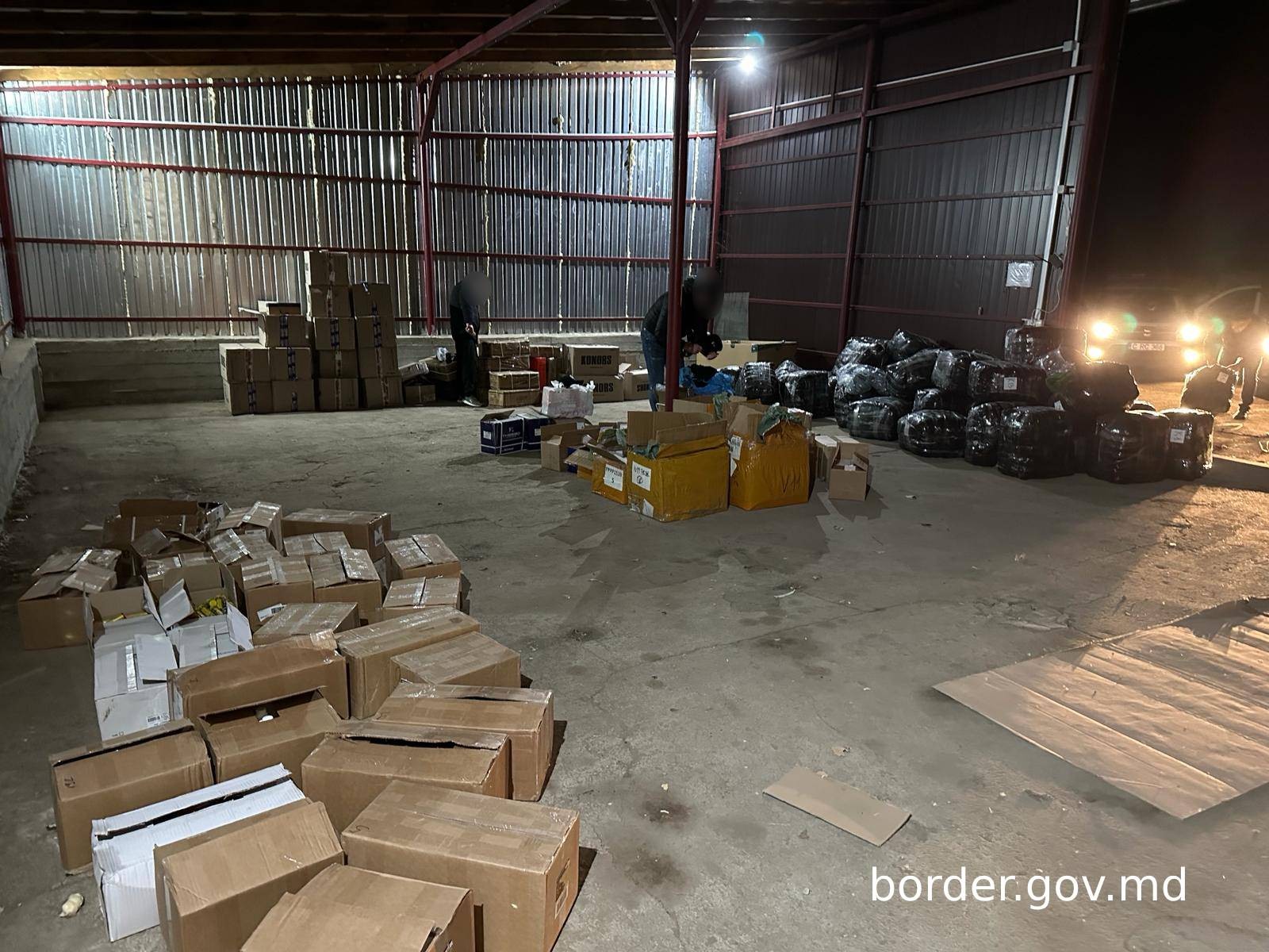 FOTO // Contrabandă de peste 1.000.000 lei, stopată în sudul țării. Trei persoane au fost reținute