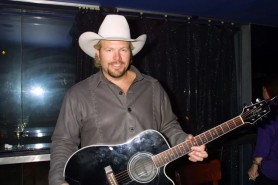 Doliu în rândul fanilor de muzică country. Starul Toby Keith a decedat