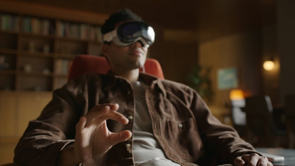 YouTube s-a răzgândit, până la urmă, va dezvolta o aplicaţie pentru Vision Pro