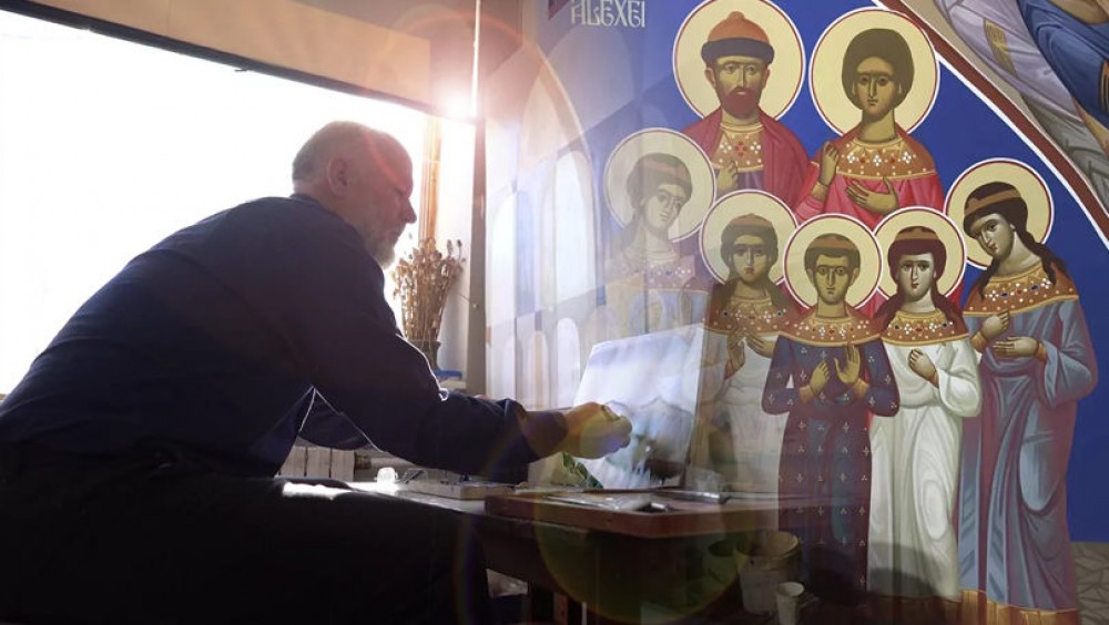 GLODENI / Preotul Boris Jitari din Sturzovca, îmbină două vocații: Credința în Dumnezeu și pictura