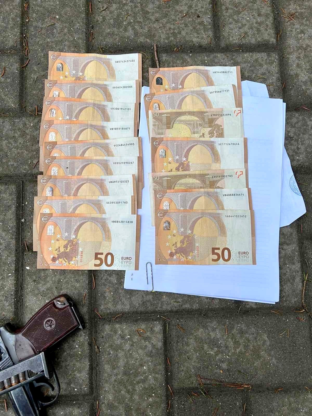 Reținere cu mascați la Cimișlia. Un polițist a fost încătușat