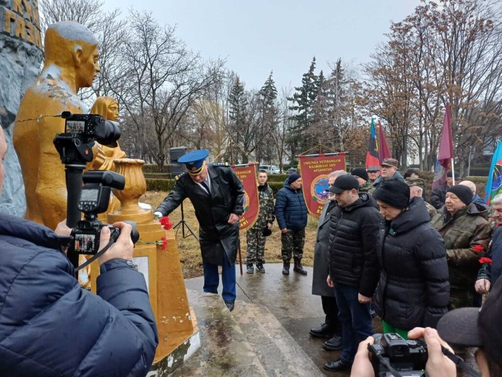FOTO // Partidului Nostru din diferite raioane ale țării au adus un omagiu celor căzuți în Afganistan