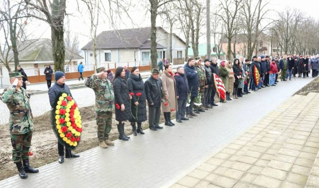 FOTO // Partidului Nostru din diferite raioane ale țării au adus un omagiu celor căzuți în Afganistan