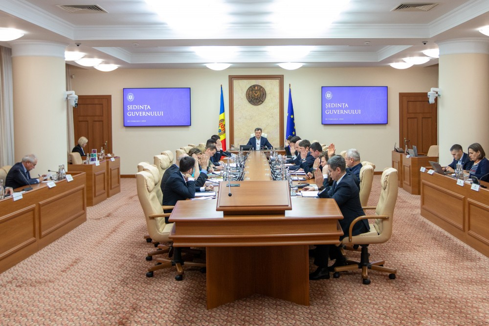 Guvernul alocă circa 2 milioane de lei pentru sprijinirea persoanelor supuse represiunilor politice