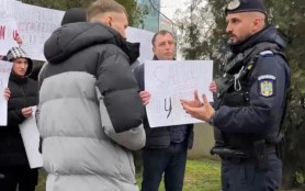 Maia Sandu, întâmpinată cu proteste în România. Manifestanții au scandat “jos dictatura”