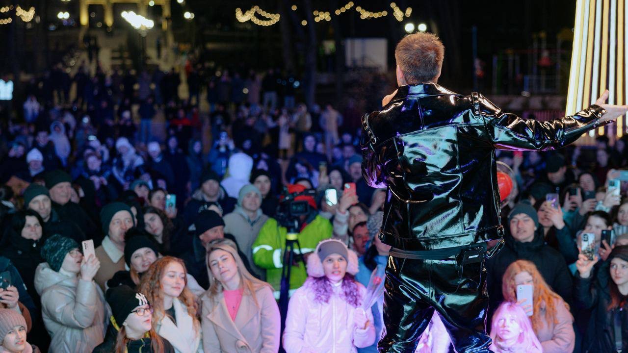 FOTO // Sărbătoare cu mare fast la Orhei. Cu ocazia zilei de 8 martie, echipa lui Ilan Șor a organizat un concert grandios