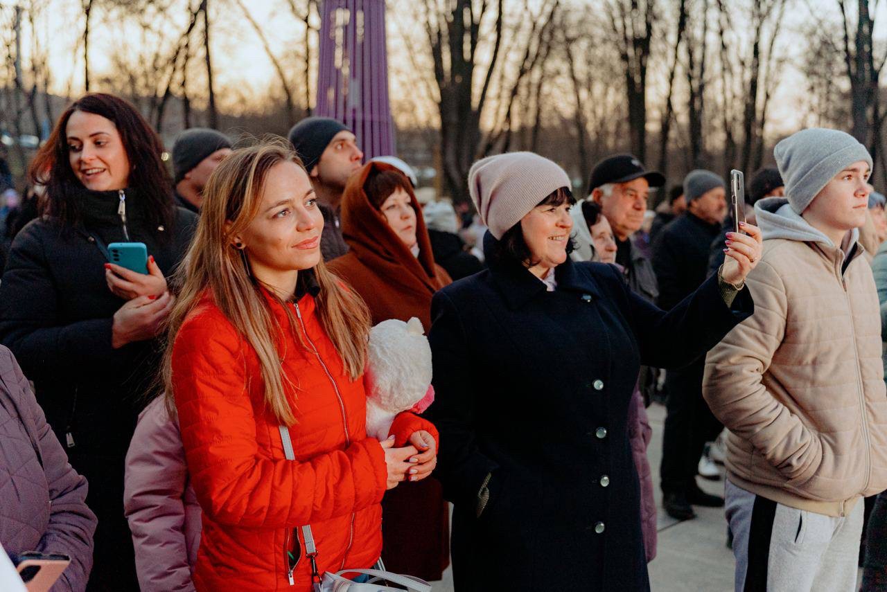 FOTO // Sărbătoare cu mare fast la Orhei. Cu ocazia zilei de 8 martie, echipa lui Ilan Șor a organizat un concert grandios